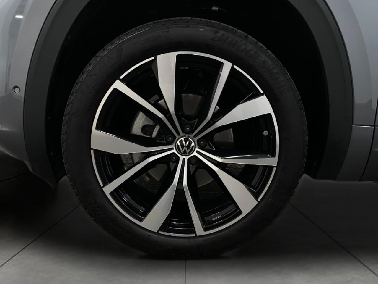 2025 Volkswagen Atlas Cross Sport 2.0T SEL Premium R-Line 4MOTION