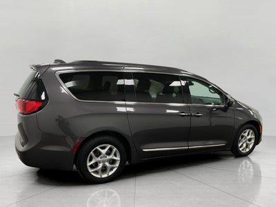 2017 Chrysler PACIFICA MINI-VAN, PASSENGER