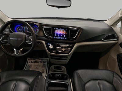 2017 Chrysler PACIFICA MINI-VAN, PASSENGER