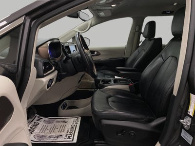 2017 Chrysler PACIFICA MINI-VAN, PASSENGER