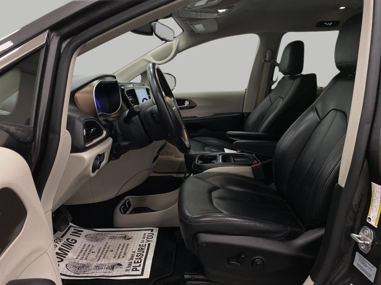 2017 Chrysler PACIFICA MINI-VAN, PASSENGER