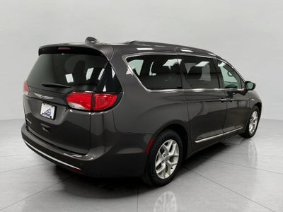2017 Chrysler PACIFICA MINI-VAN, PASSENGER
