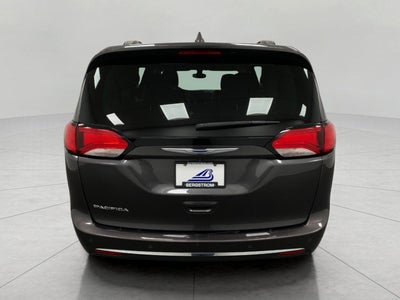 2017 Chrysler PACIFICA MINI-VAN, PASSENGER