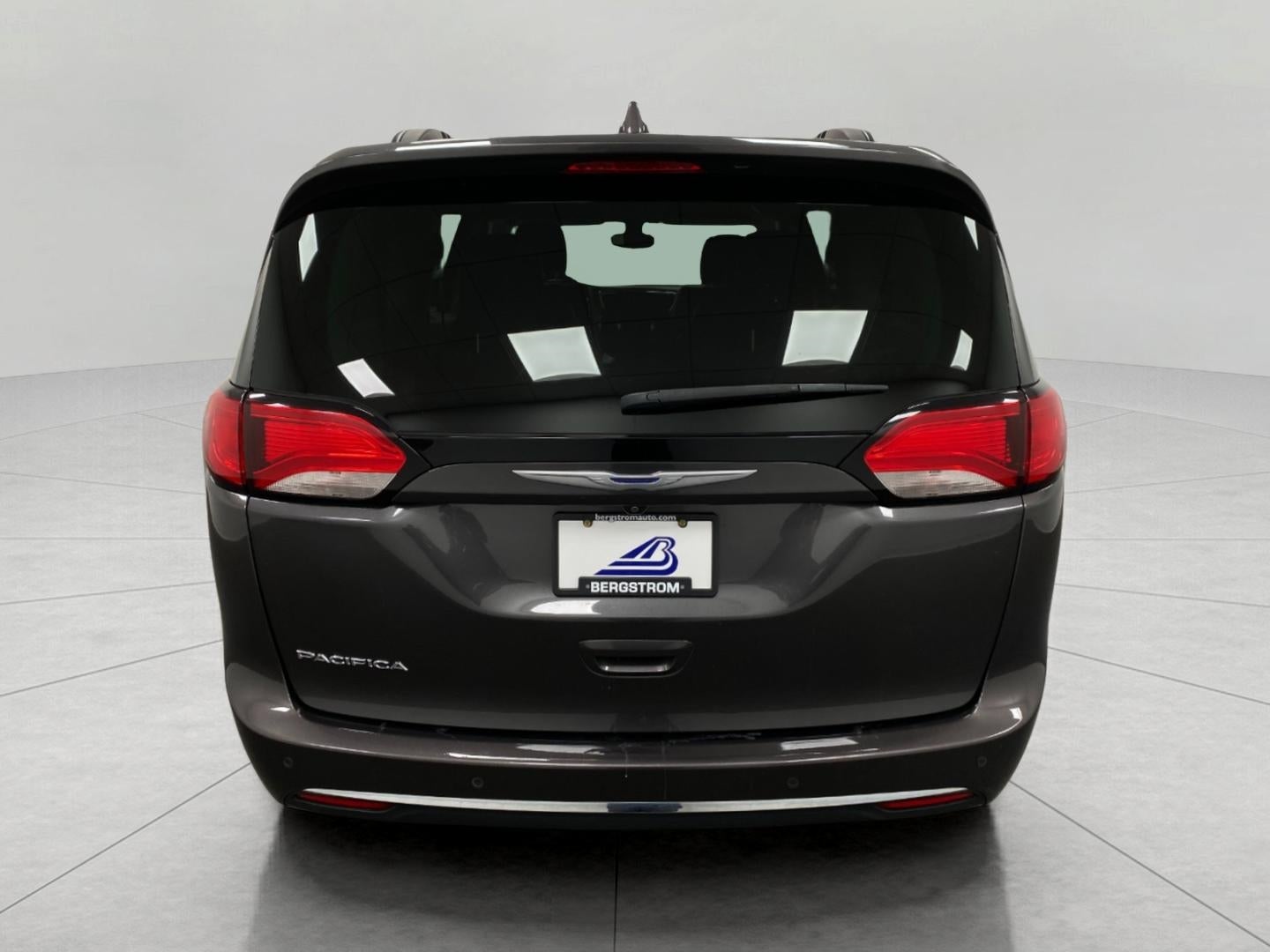 2017 Chrysler PACIFICA MINI-VAN, PASSENGER
