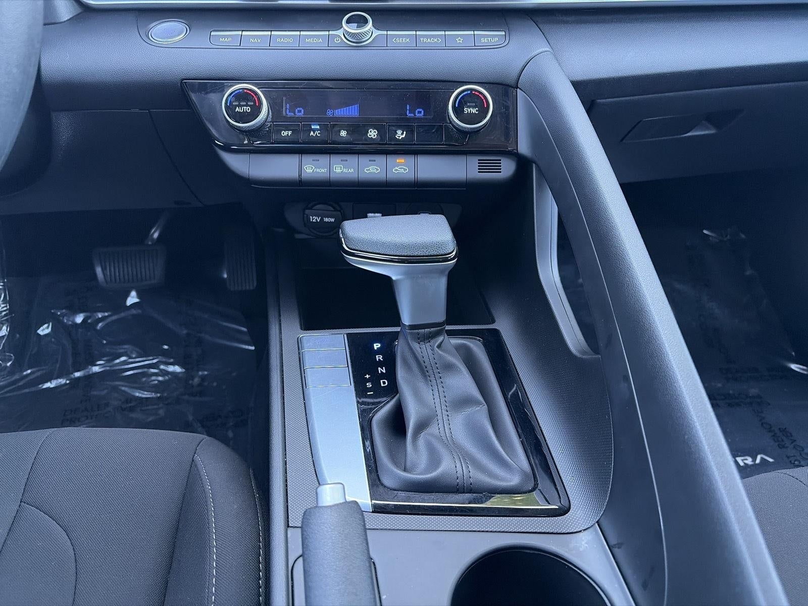 2024 Hyundai Elantra SEL IVT